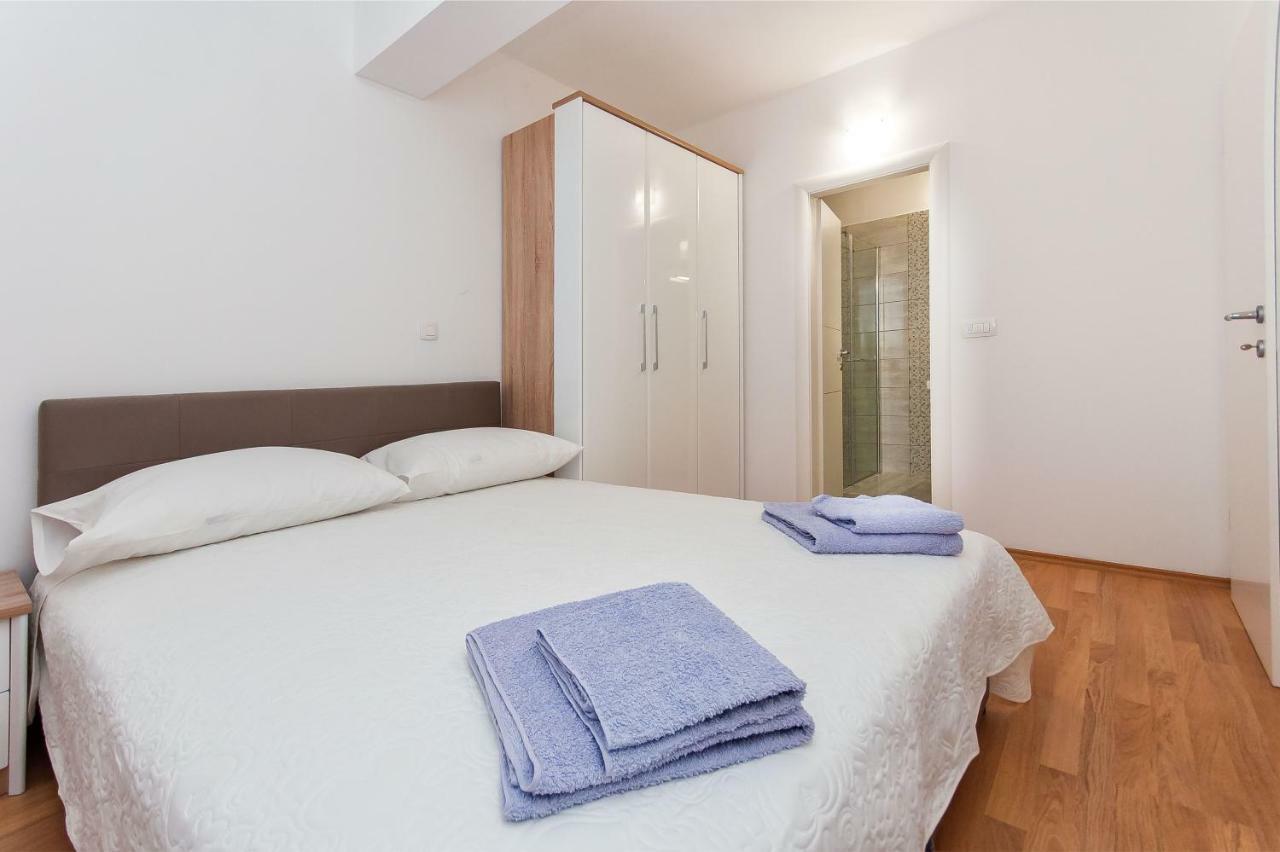 Apartman Mira- オミシュ エクステリア 写真
