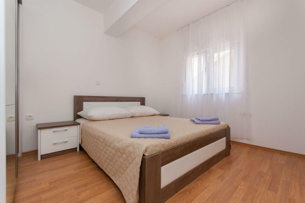 Apartman Mira- オミシュ エクステリア 写真